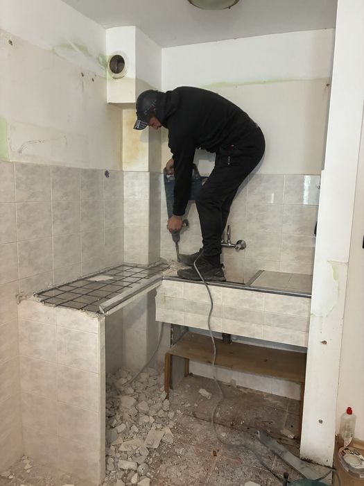 Къртене на бани, плочки и стени – почистване и извозване