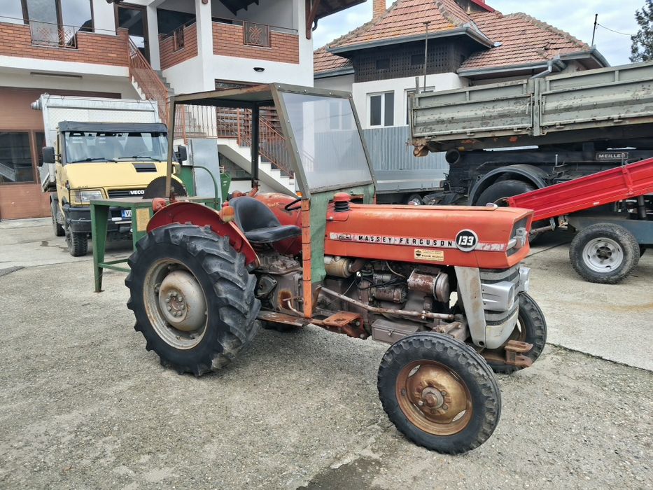 Tractor Massey Ferguson cu Circular
