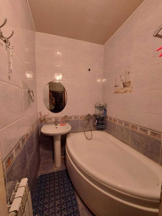 Продается двухкомнатная квартира в центре города Нукус