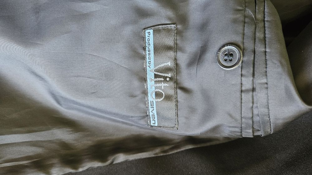 Елегантно вталено черно мъжко сако