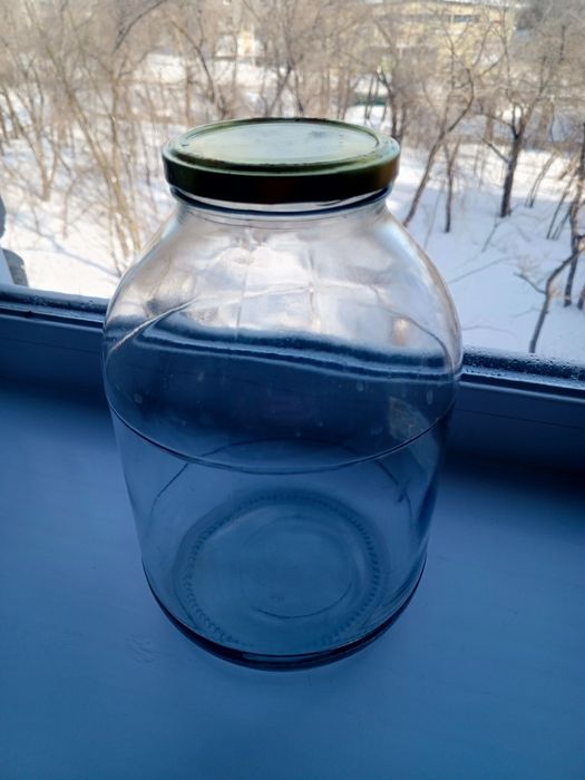 Продам банки  2-3 литра