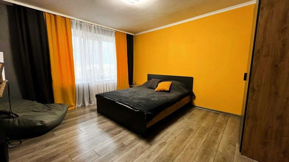 Дава се под наем Тристаен апартамент в София, Център - 90 кв.м за 561 € - Снимка #1