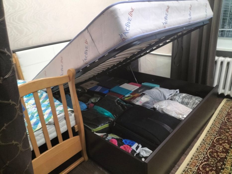 Продается кровать с ортопедическим матрасом