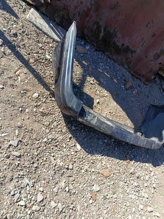 Продам задний бампер на пассат б4.