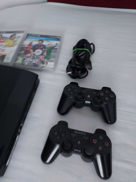 Ps3 super slim,cu 2 manete +jocuri