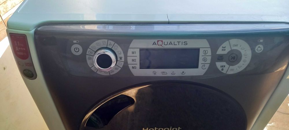 Продавам пералня Аристон Bauknecht