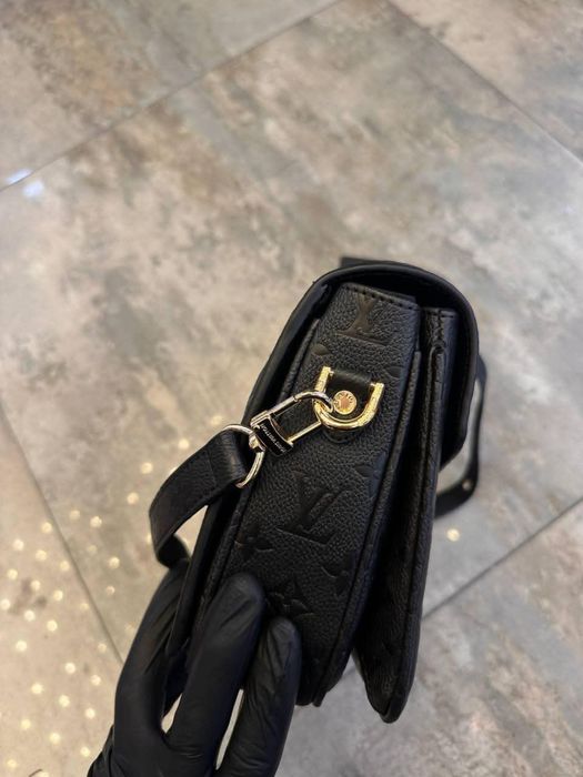 Чисто нова дамска чанта LV