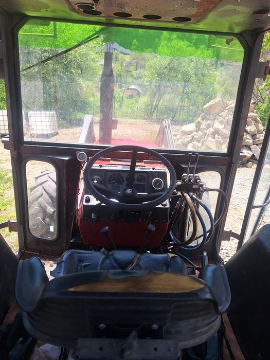 Vând Tractor  U 683 DTC, cu incarcator