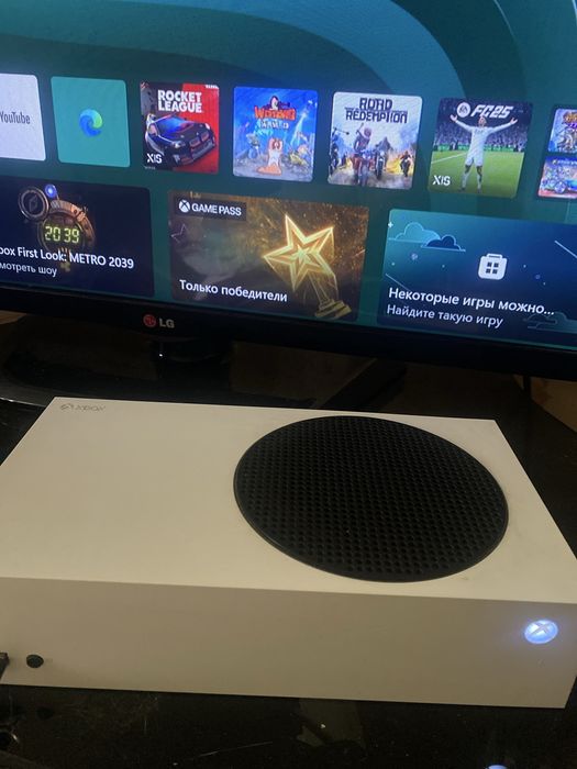 Xbox Series S 512GB + 2 геймпада