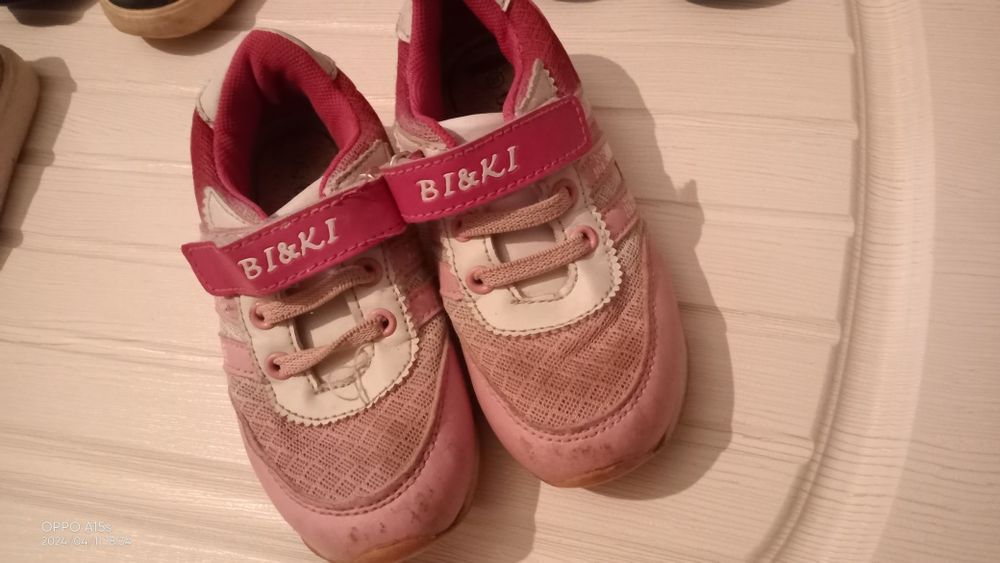 Отдам даром детскую обувь