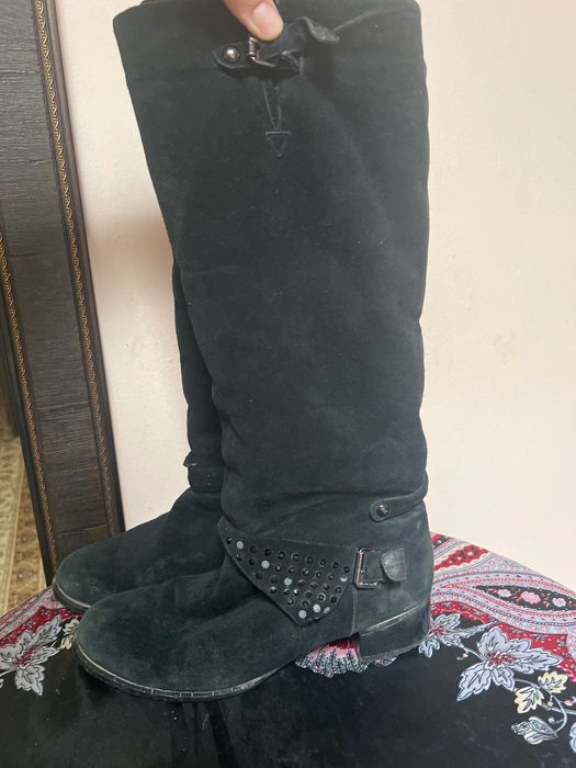 Отдам даром зимние замшевые сапоги