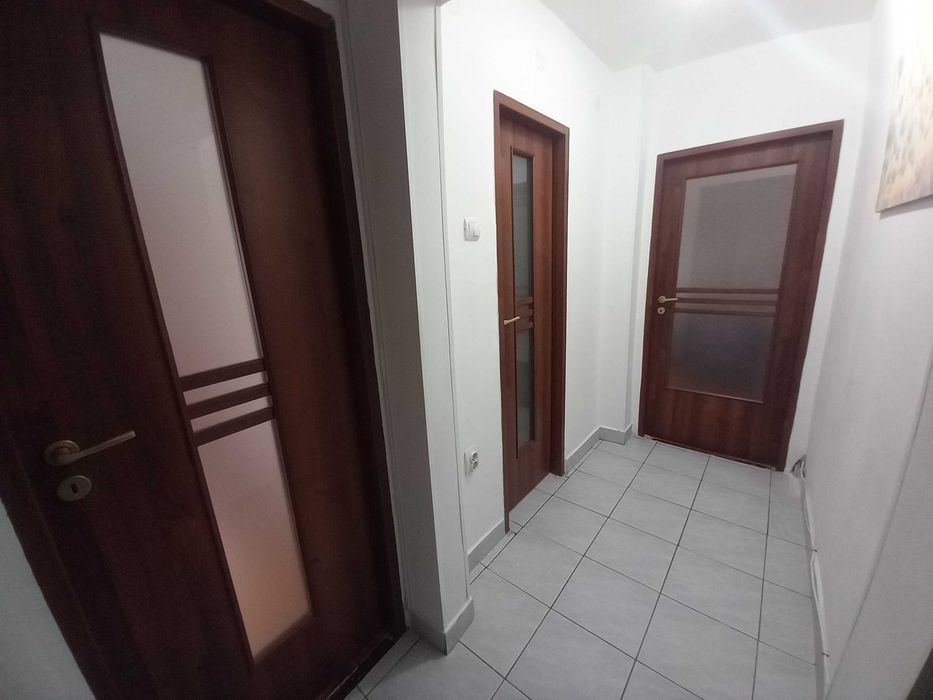 Apartament cu 3 camere de inchiriat