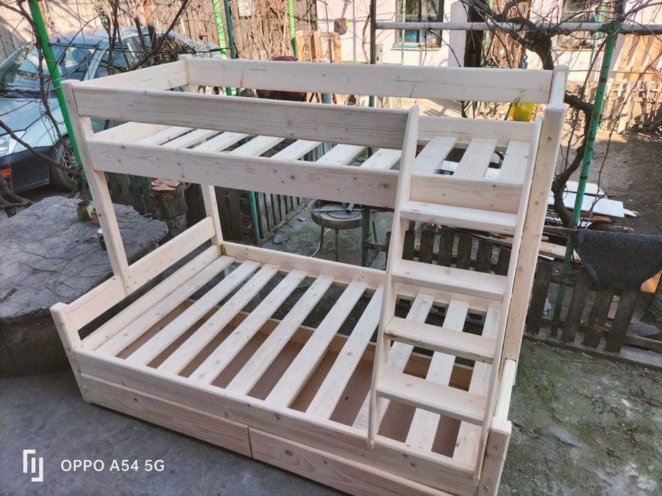 Pat etajat pentru trei persoane