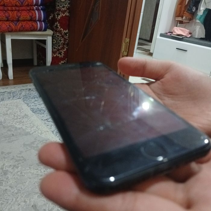 IPHONE.       SE