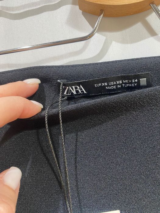 Нова парти пола с кристали Zara в черно