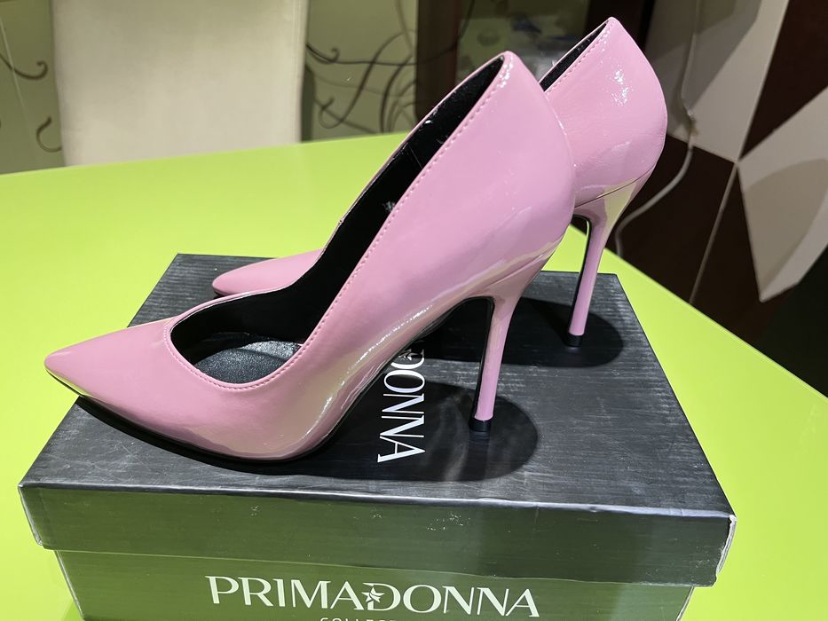 Pantofi stiletto