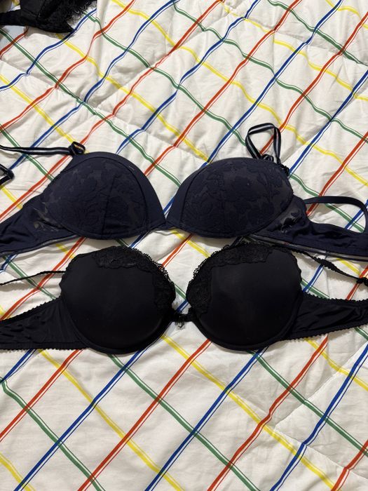 Sutiene diverse modele purtate