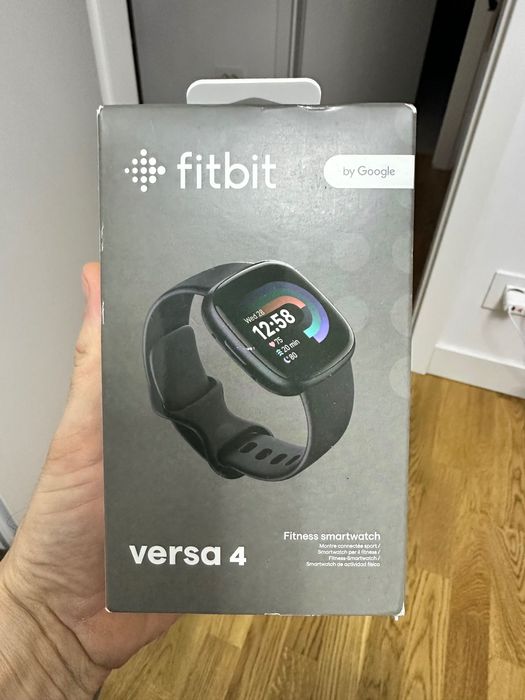 Fitbit versa 4 smart watch