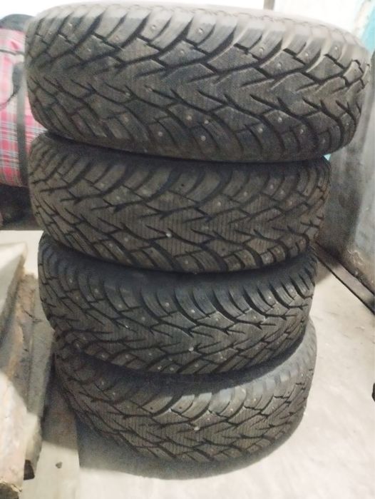 Продам зимнюю резину  на 14