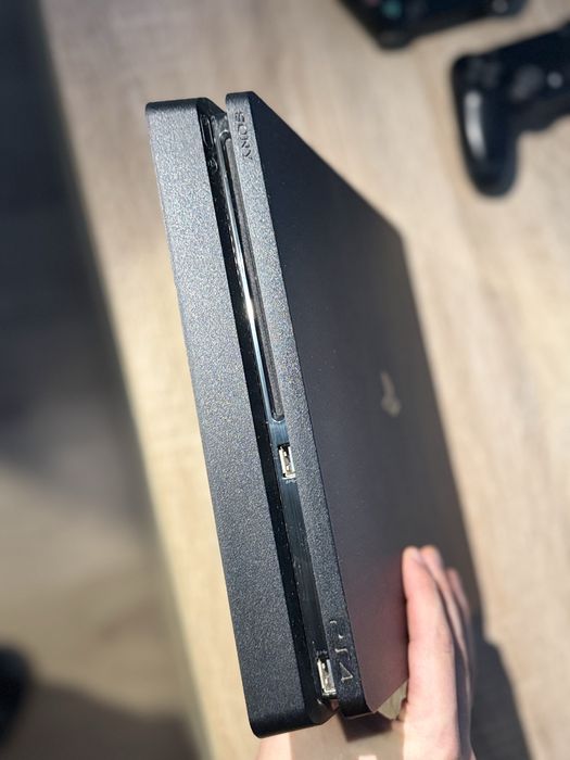 PS4 Slim 500 gb +17 jocuri+2 manete OFERTĂ!!!