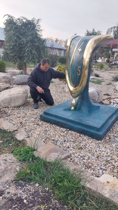 Vând obiect decorativ din bronz , Ceasul  Daly's...
