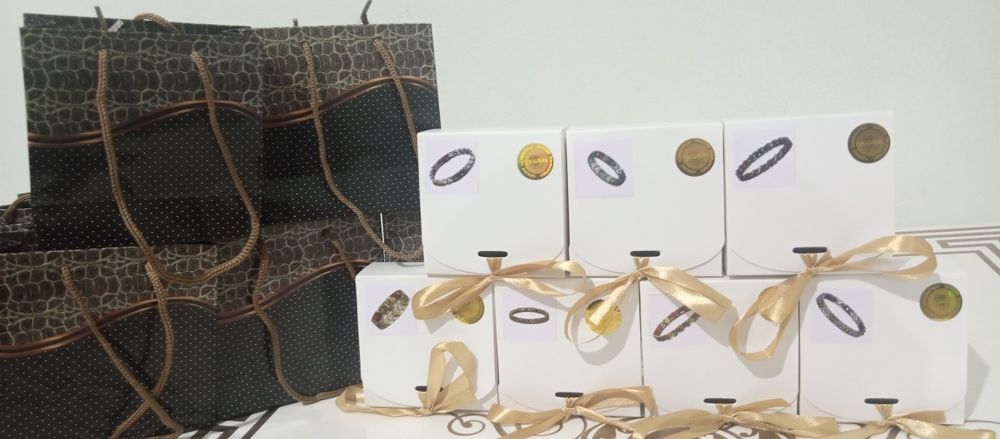 Оздоровительные браслеты в оригинальной шикарной упаковке и красивой с