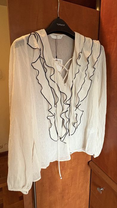 Bluză nouă ZARA voal și volane, S