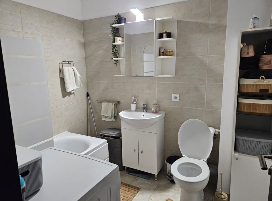 Închiriez apartament 2 camere + parcare in Codlea