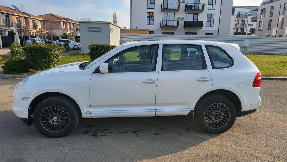 Vând Porsche Cayenne