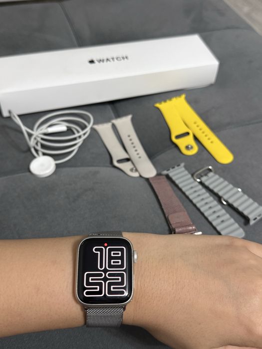 Продам Apple watch se 40мм