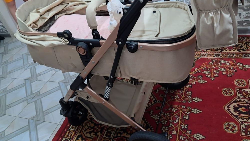 Продам детскую коляску 3 в1