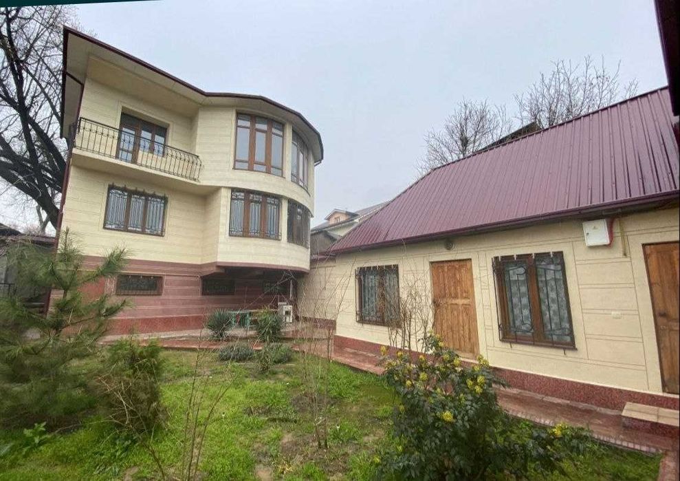 Продам дом на участке(4 сотки) в М-Улугбекском районе.