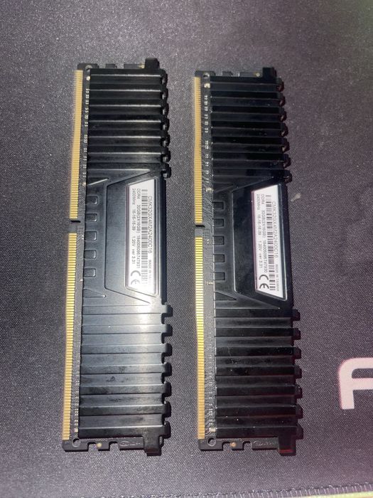32 gb RAM ddr4 2400mhz CORSAIR VENGACE
