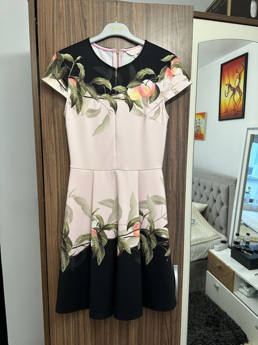 Оригинална рокля на Тед Бейкър