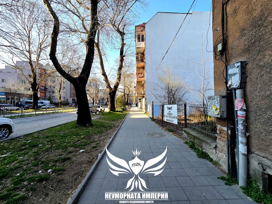 Под наем земя, парцел, паркинг 376кв.м. в Асеновград, първа линия