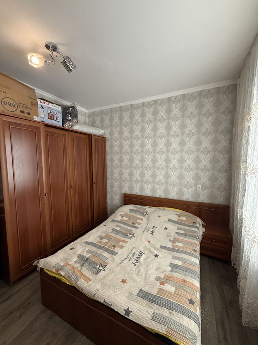 Продается 3х ком кв в 8мкр частично с мебелью)