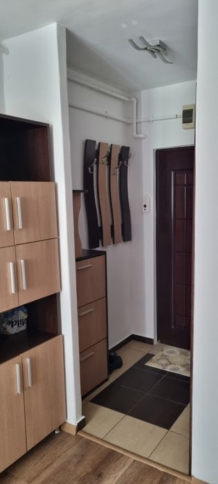Inchiriem studio modern utilat si mobilat