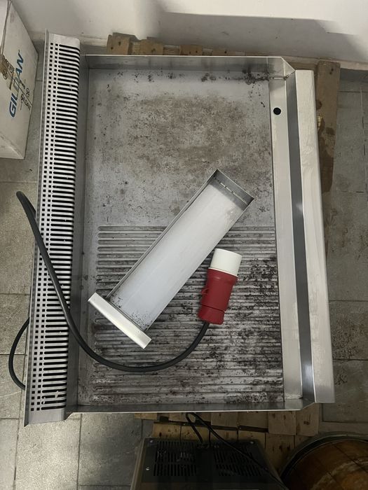 Скара тип плоча , половин плоска и половин оребрена