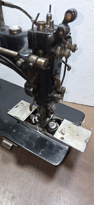 Singer продаётся двухигольный швейная  машинка антиквариат или для кол