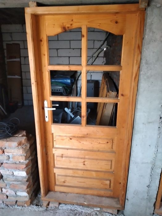 Vând usi și ferestre din lemn
