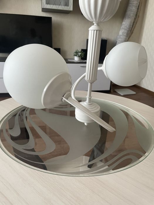 Продам люстру