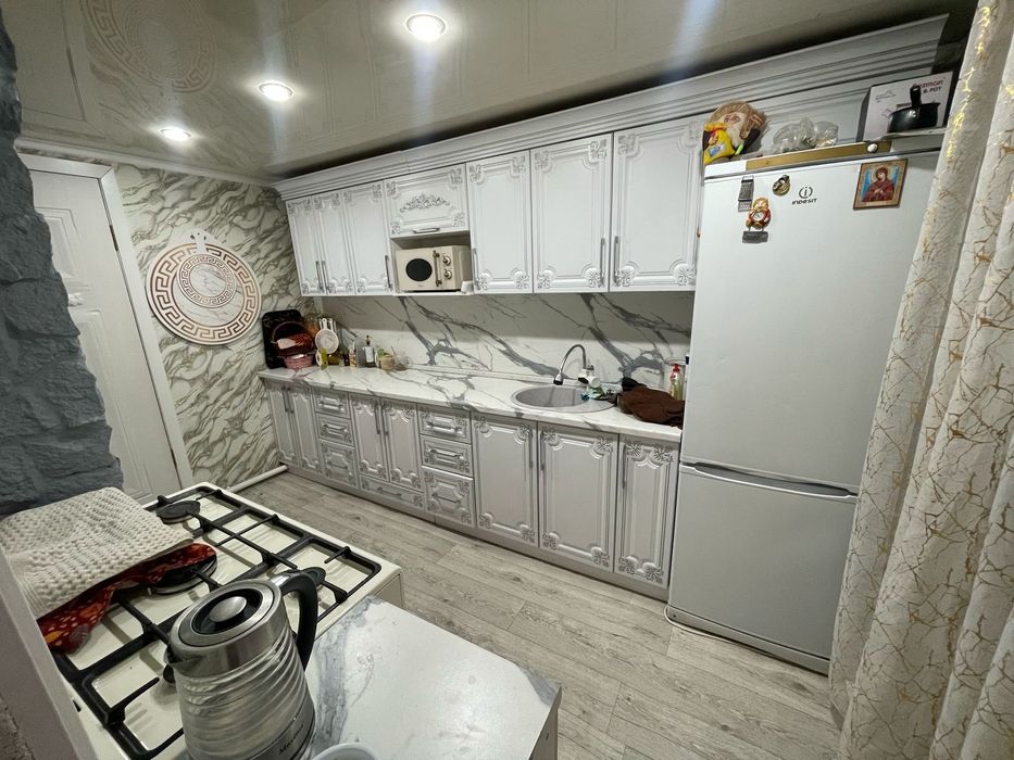 Продам коттедж на Высточном вдоль дороги