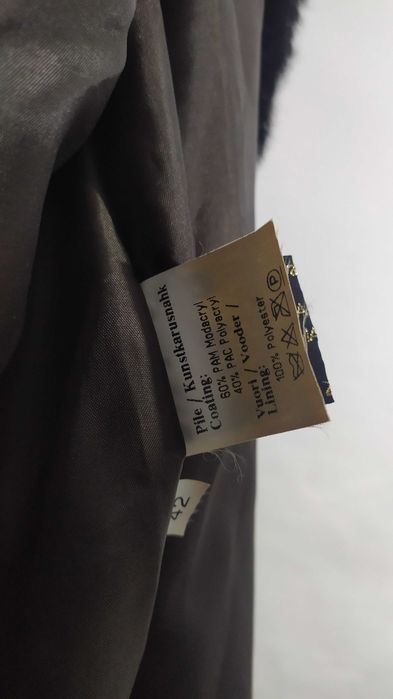 Чисто ново дамско палто с еко косъм марка Eybl. Размер M (42 EU)