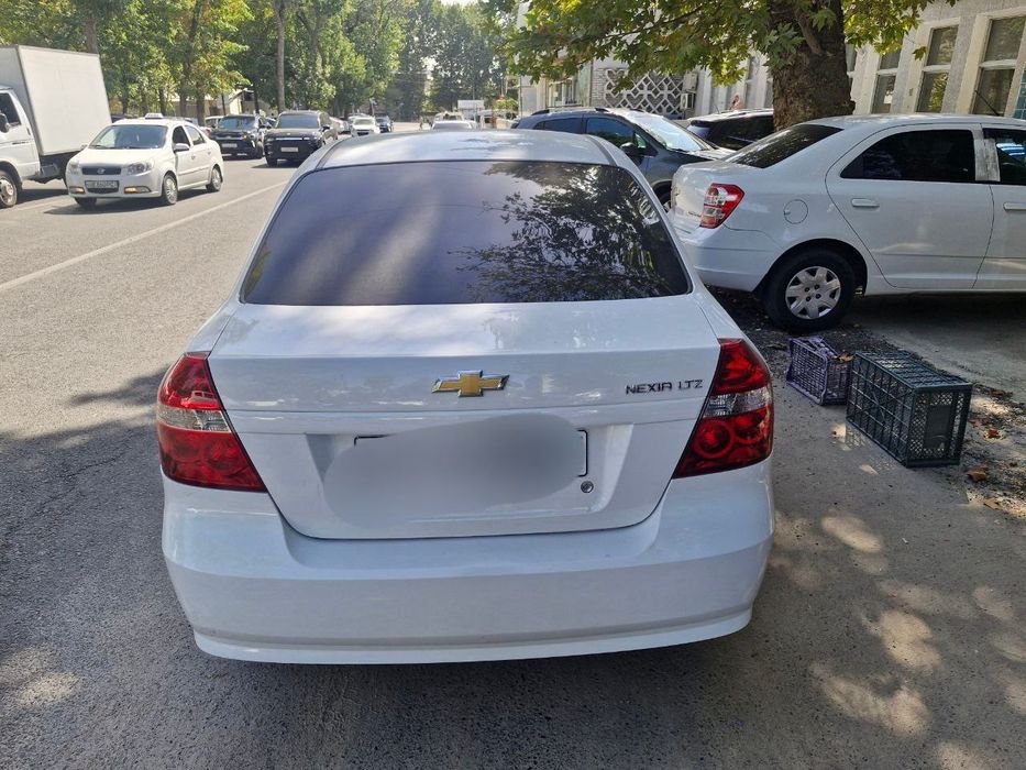 Nexia 3 avtomat sotiladi