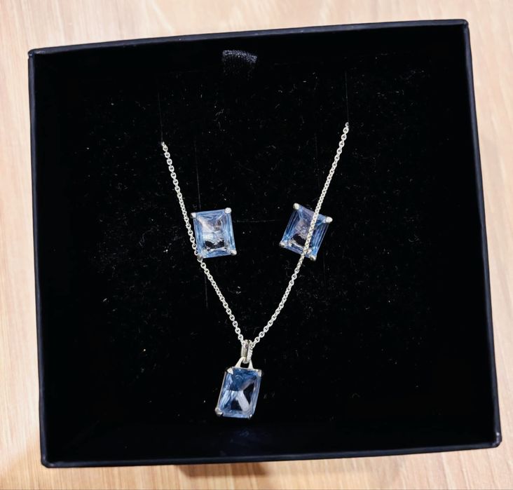 Thomas Sabo Нов комплект колие и обеци на винт със син камък