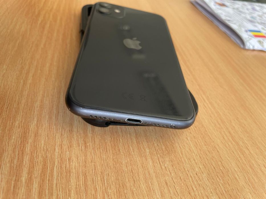 Vand iphone 11 telefonu ince este în garanție