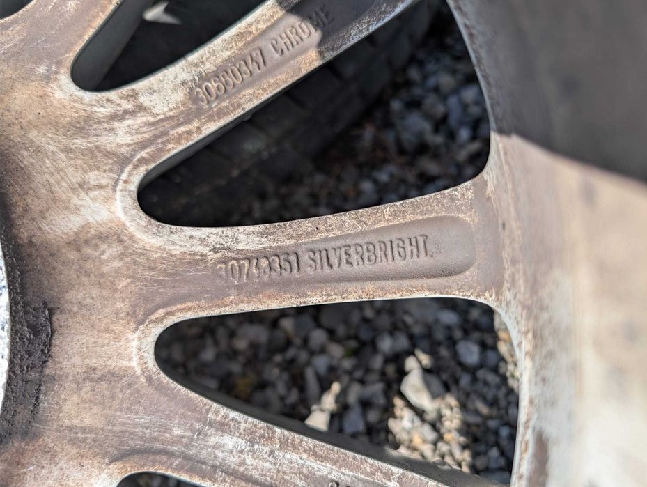 Volvo 5X108 - 18 цола - 63.4 Централен отвор с гуми 245-40-18 (летни)