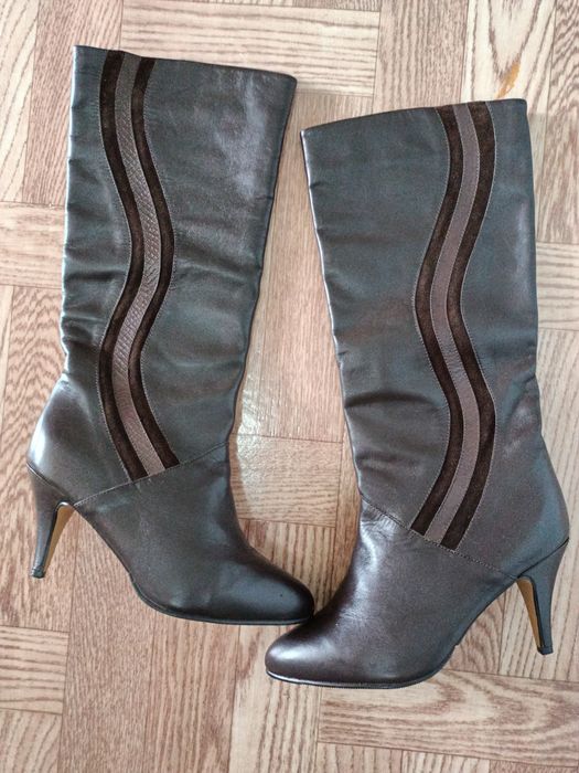 Настоящие новые итальянские сапоги из кожи