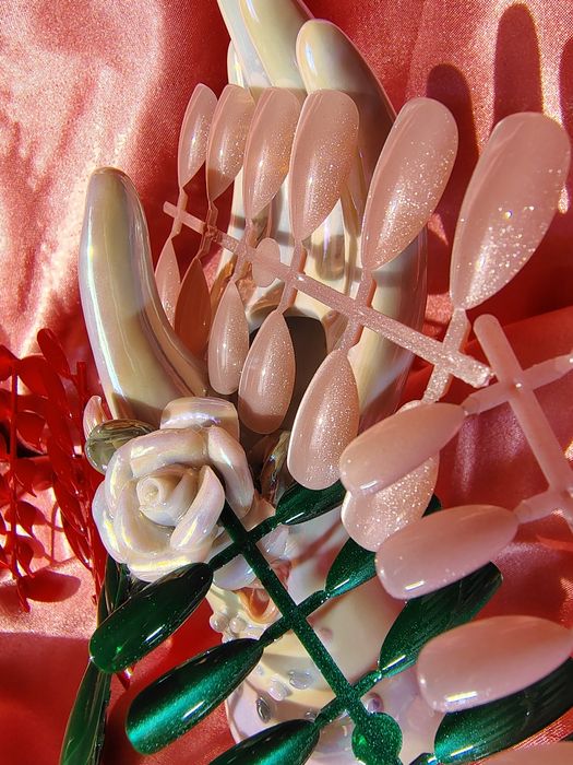 Unghii false cat eye și stickere pentru pipit unghiile