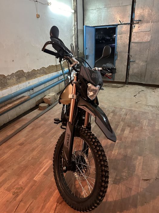 Мотоцикл эндуро 300 куб